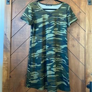 Women’s Camouflage Dress. Size Medium.
